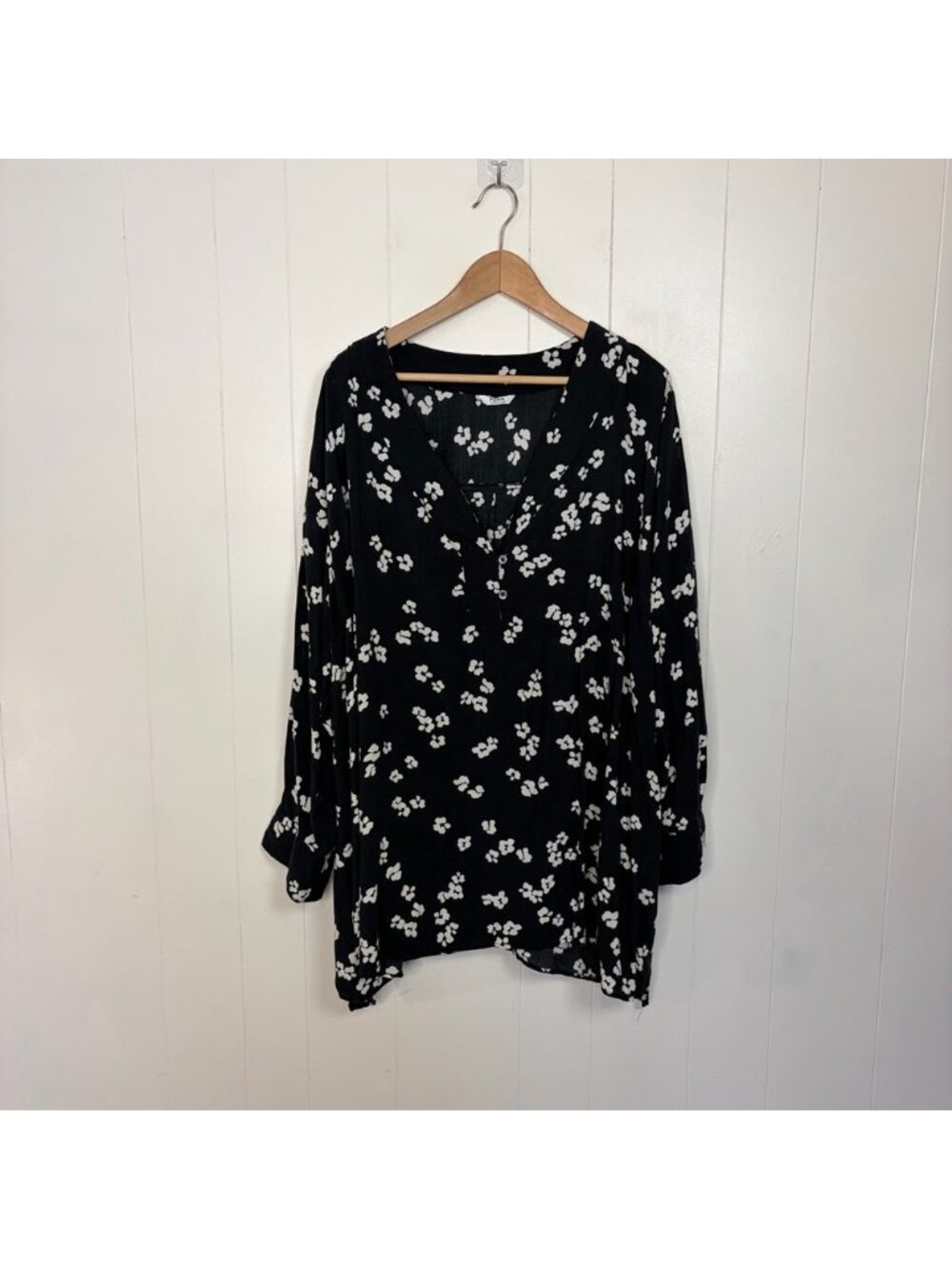 Penningtons Black Floral Tunic Top Blouse size 5X Office Work Wear Summer - Picture 2 of 9